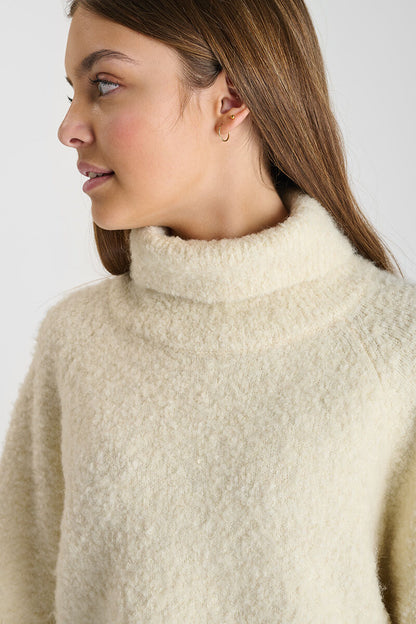 Pull col roulé beige