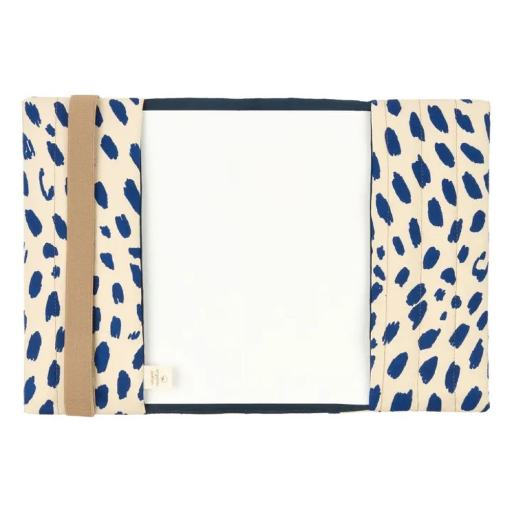Protege carnet de santé leonie